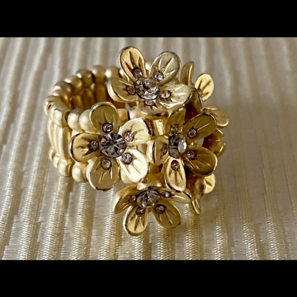 GOLD STRETCH RING W/ FLOWERS & RHINESTONES - Picture 3 of 4